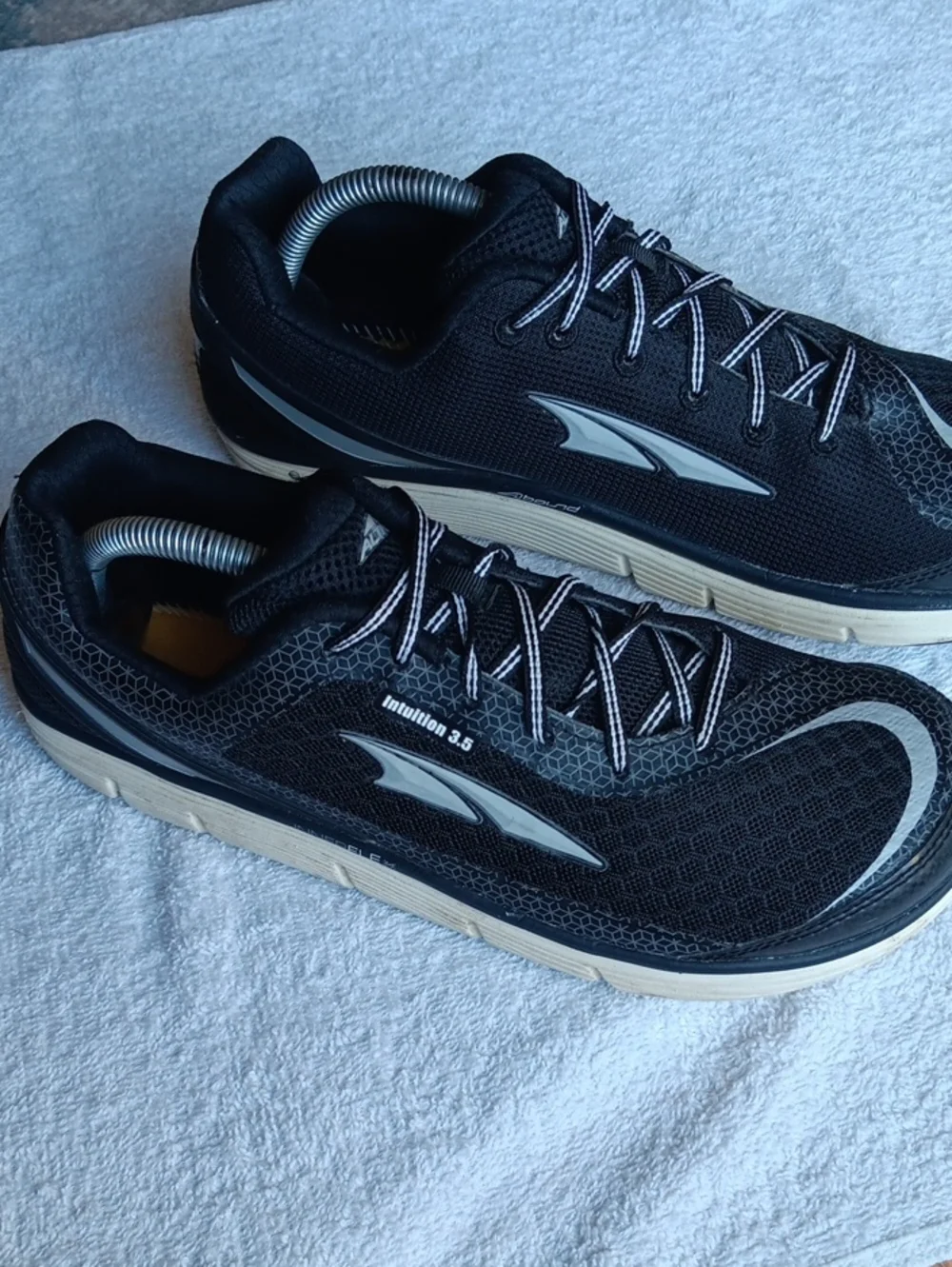 Altra Intuition 3.5 Athletic Shoes